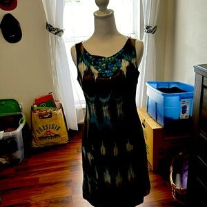 No need for a necklace with this fully lined Banana Republic dress